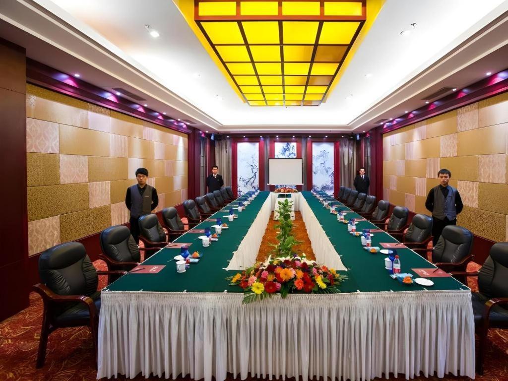 Feicheng Blossom Hotel מראה חיצוני תמונה