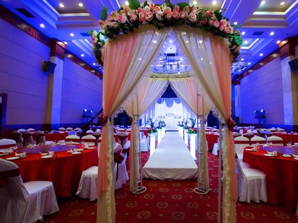 Feicheng Blossom Hotel מראה חיצוני תמונה