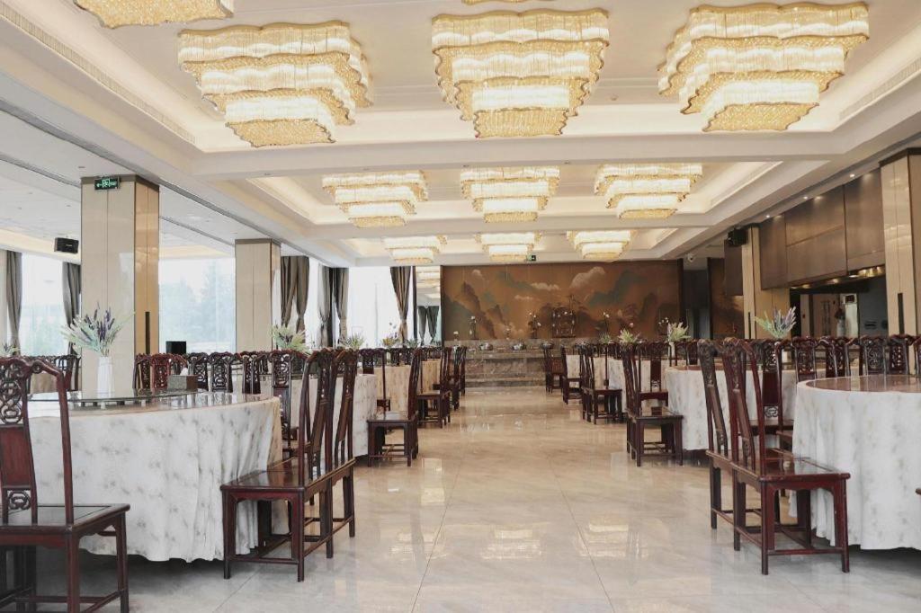 Feicheng Blossom Hotel מראה חיצוני תמונה