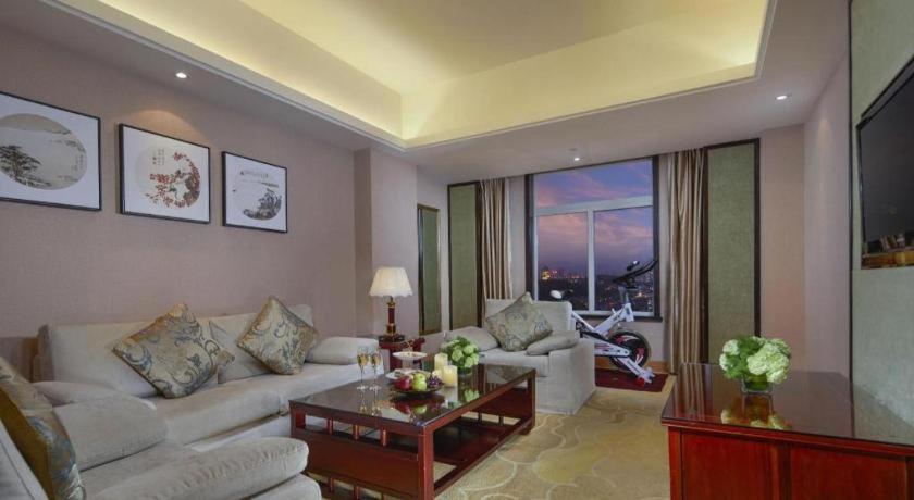 Feicheng Blossom Hotel מראה חיצוני תמונה